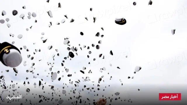 السيسى يكرم أوائل خريجي الأكاديمية العسكرية بمنح الأنواط وتقديم الدروع في حفل رسمي