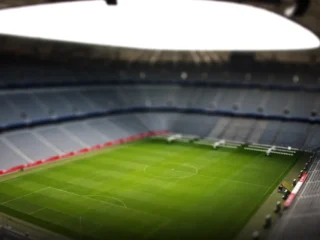بايرن ميونخ يسحق لايبزيغ بسداسية وينفرد بصدارة الدوري الألماني