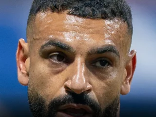 تيفو جماهير طرابزون يرفع نسر الأهلي والأهرامات في تحية لمحمد صلاح قبل لقاء بشكتاش